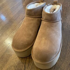 UGG Classic Ultra Mini Platform boots, chest color. Never worn.